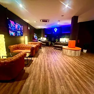 Arena Esports @ Bugis Village Сингапур